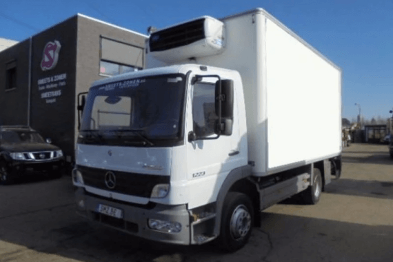 Hűtőskocsi, hűtős teherautó, hűtős kamion Carrier Transicold Xarios 600 raktérhűtő